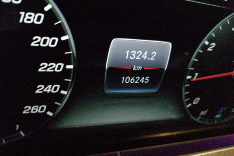 Used Mercedes-Benz E-Class 2016 E 200 L Sport Edition Odometer Close Up