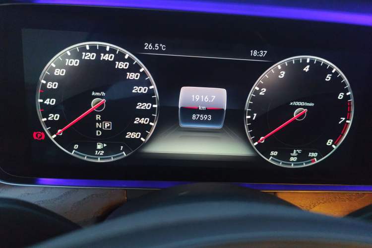Used Mercedes-Benz E-Class 2016 E 200 L Odometer Close Up