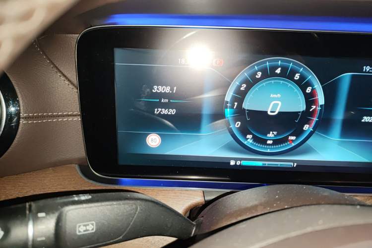 Used Mercedes-Benz E-Class 2016 E 200 L Odometer Close Up