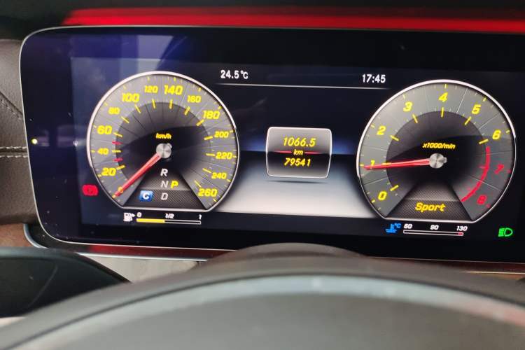 Used Mercedes-Benz E-Class 2016 E 200 L Odometer Close Up