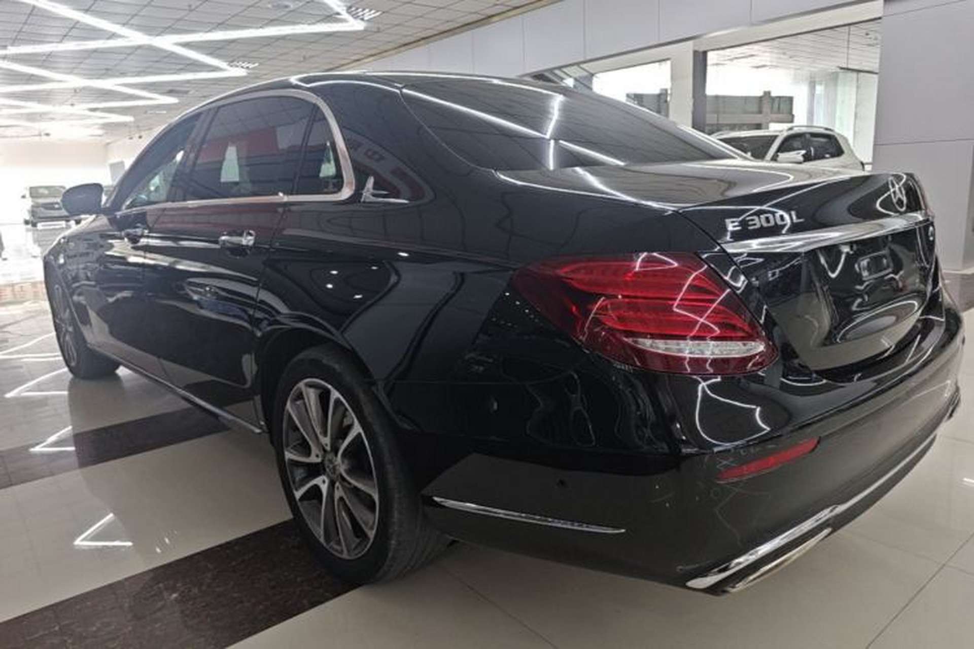 Used Mercedes-Benz E-Class 2016 E 200 L Rear Left 45 Deg