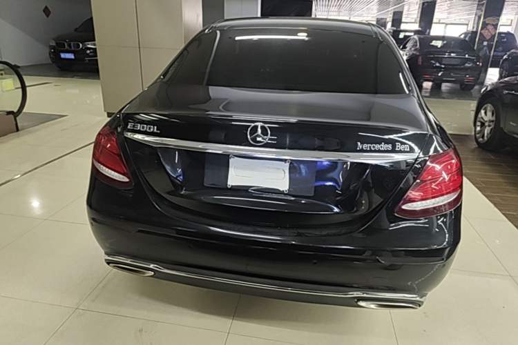 Used Mercedes-Benz E-Class 2016 E 200 L Rear