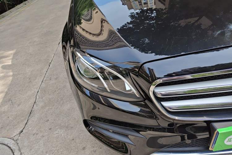 Used Mercedes-Benz E-Class 2016 E 300 L Sporty and Stylish Model Right Front Headlight