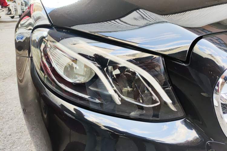 Used Mercedes-Benz E-Class 2016 E 300 L Sport Luxury Model Right Front Headlight