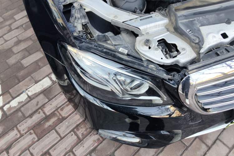 Used Mercedes-Benz E-Class 2016 E 300 L Sporty and Stylish Model Right Front Headlight