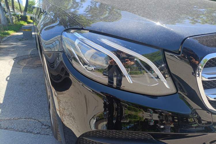 Used Mercedes-Benz E-Class 2016 E 300 L Sporty and Stylish Model Right Front Headlight