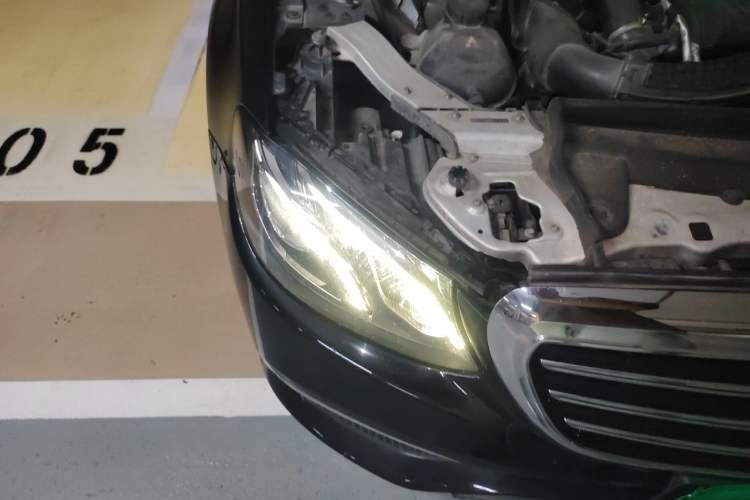 Used Mercedes-Benz E-Class 2016 E 300 L Sporty and Stylish Model Right Front Headlight