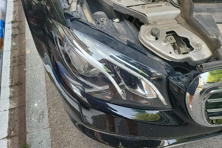 Used Mercedes-Benz E-Class 2016 E 300 L Sporty and Stylish Model Right Front Headlight