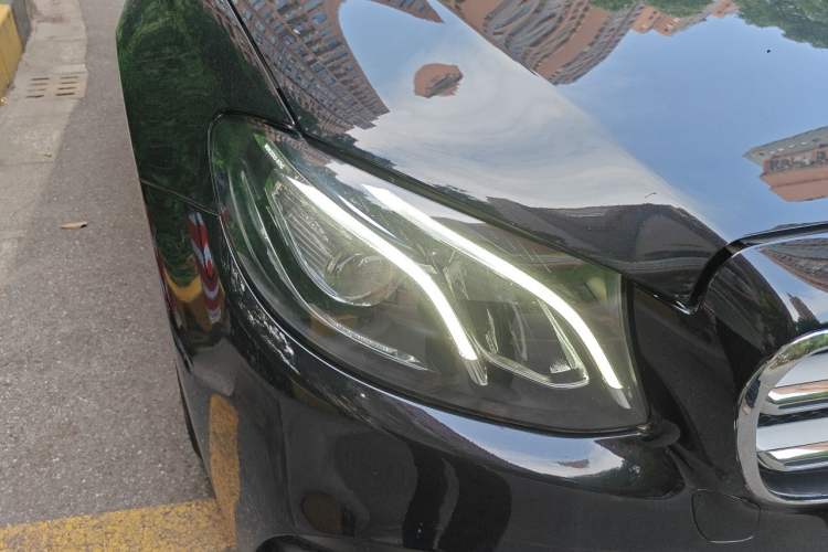 Used Mercedes-Benz E-Class 2016 E 300 L Sporty and Stylish Model Right Front Headlight