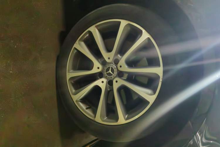 Used Mercedes-Benz E-Class 2016 E 300 L Stylish Model Right Front Wheel Hub