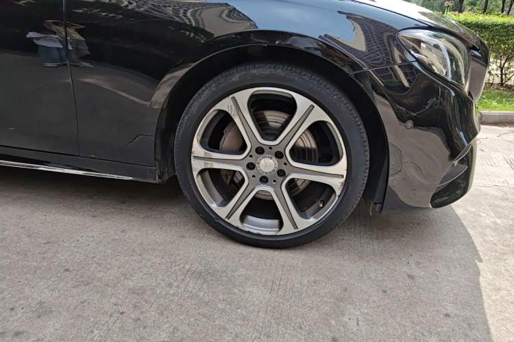 Used Mercedes-Benz E-Class 2016 E 300 L Sporty and Stylish Model Right Front Wheel Hub