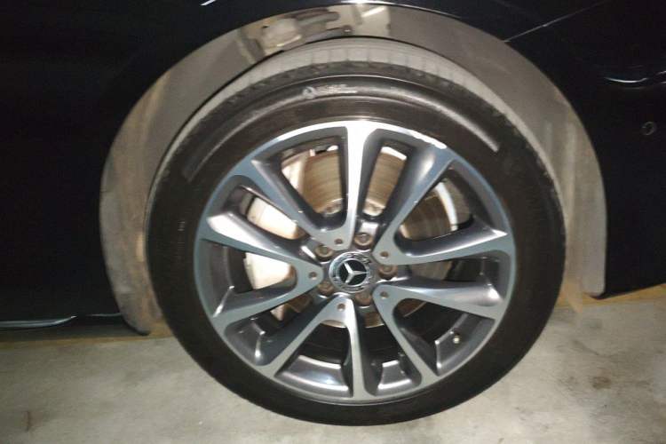 Used Mercedes-Benz E-Class 2016 E 300 L Stylish Model Right Front Wheel Hub