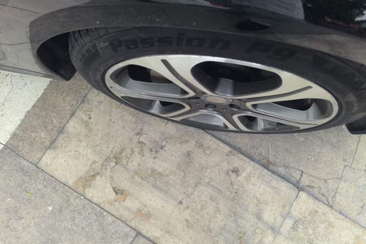 Used Mercedes-Benz E-Class 2016 E 300 L Stylish Model Right Front Wheel Hub