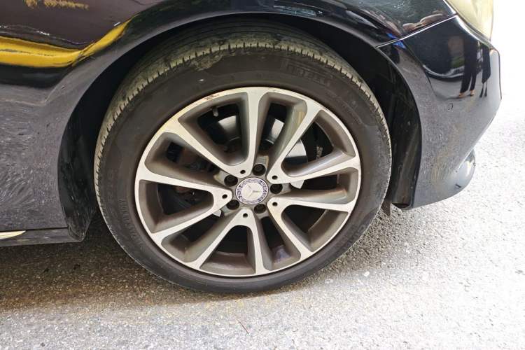 Used Mercedes-Benz E-Class 2016 E 200 L Right Front Wheel Hub