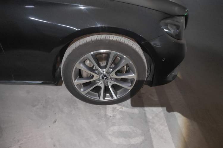 Used Mercedes-Benz E-Class 2016 E 200 L Right Front Wheel Hub