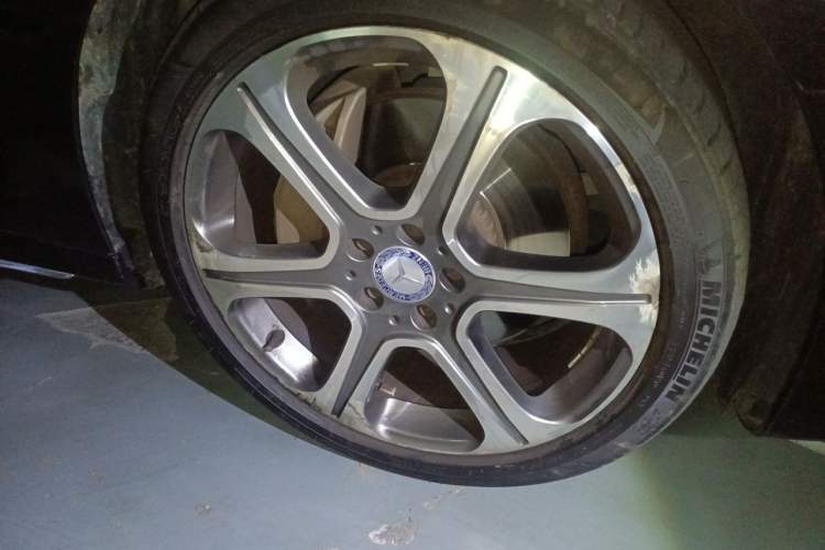 Used Mercedes-Benz E-Class 2016 E 300 L Sporty and Stylish Model Right Front Wheel Hub