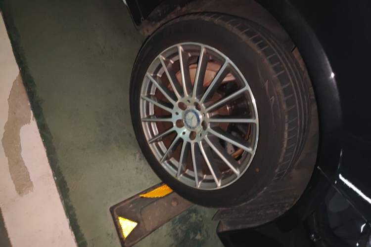 Used Mercedes-Benz E-Class 2016 E 300 L Sporty and Stylish Model Right Front Wheel Hub