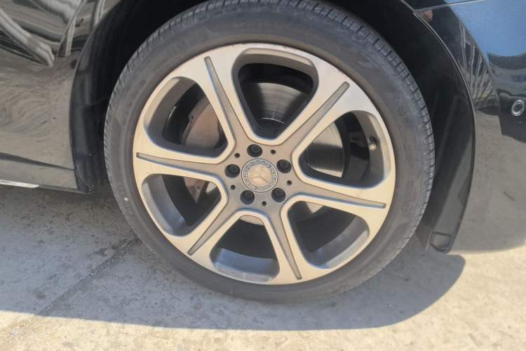 Used Mercedes-Benz E-Class 2016 E 300 L Sporty and Stylish Model Right Front Wheel Hub