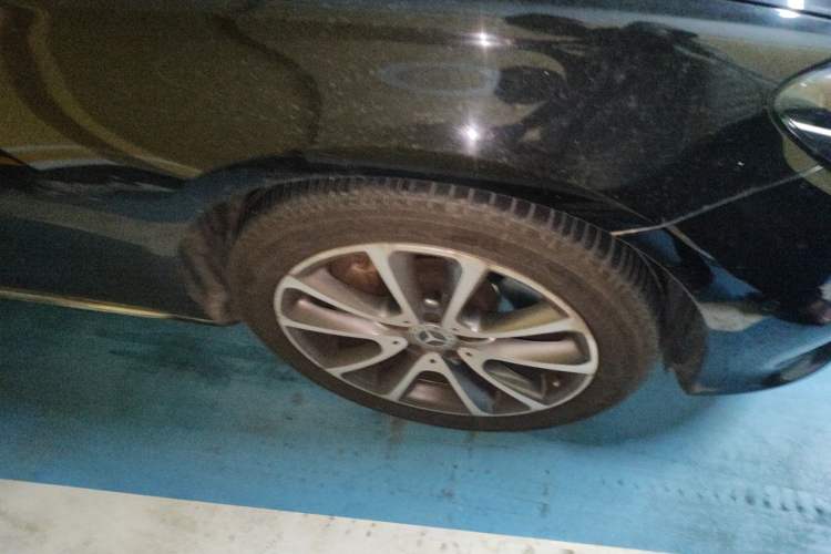 Used Mercedes-Benz E-Class 2016 E 300 L Stylish Model Right Front Wheel Hub