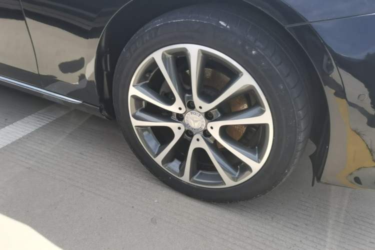 Used Mercedes-Benz E-Class 2016 E 200 L Right Front Wheel Hub