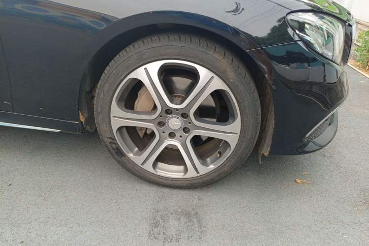 Used Mercedes-Benz E-Class 2016 E 300 L Sporty and Stylish Model Right Front Wheel Hub