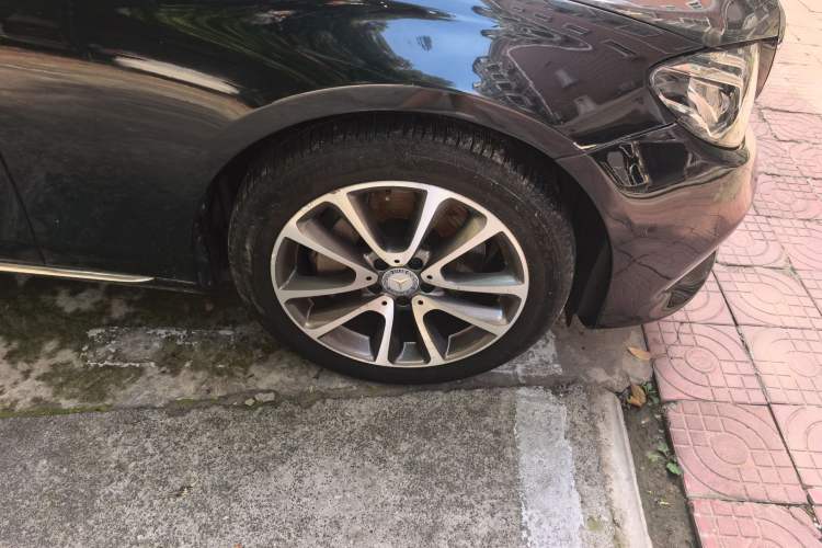 Used Mercedes-Benz E-Class 2016 E 300 L Stylish Model Right Front Wheel Hub