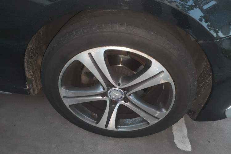 Used Mercedes-Benz E-Class 2016 E 200 L Sport Edition Right Front Wheel Hub