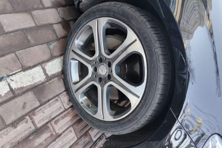 Used Mercedes-Benz E-Class 2016 E 300 L Sporty and Stylish Model Right Front Wheel Hub