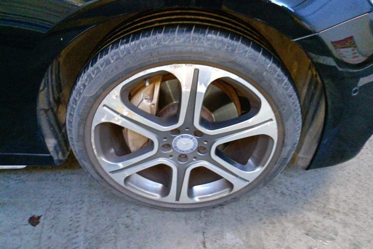 Used Mercedes-Benz E-Class 2016 E 300 L Sporty and Stylish Model Right Front Wheel Hub