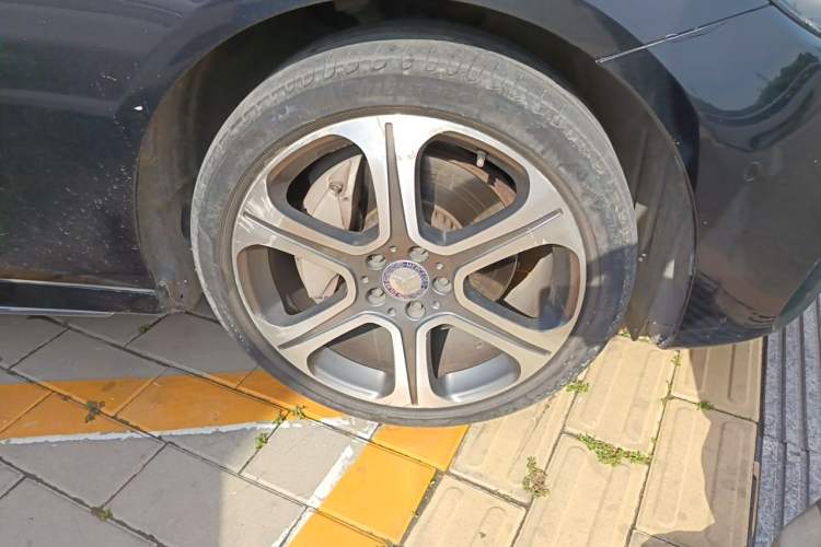 Used Mercedes-Benz E-Class 2016 E 300 L Sport Luxury Model Right Front Wheel Hub
