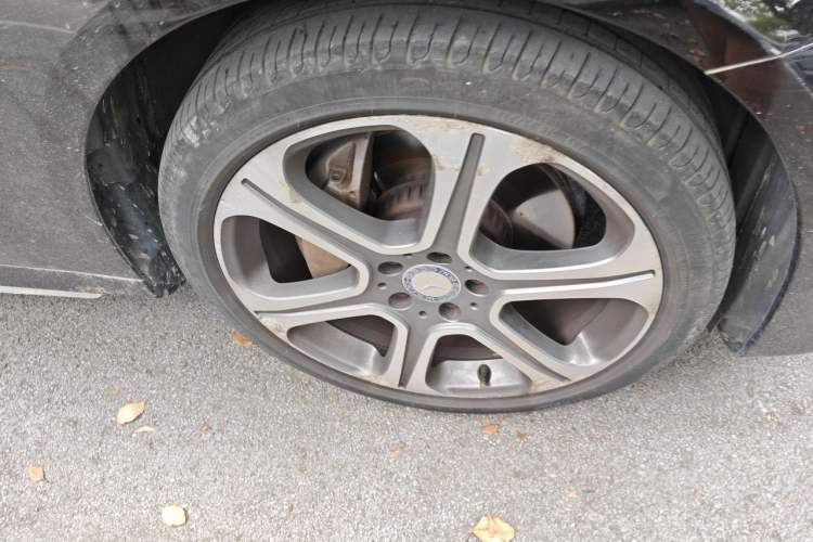 Used Mercedes-Benz E-Class 2016 E 300 L Sporty and Stylish Model Right Front Wheel Hub