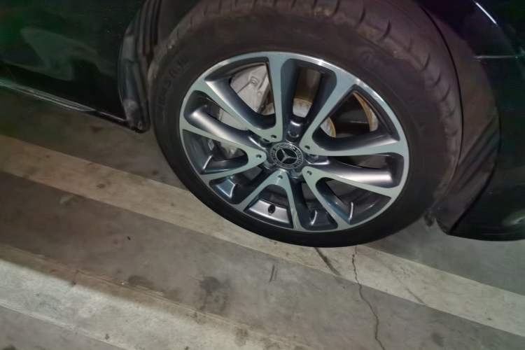 Used Mercedes-Benz E-Class 2016 E 300 L Stylish Model Right Front Wheel Hub