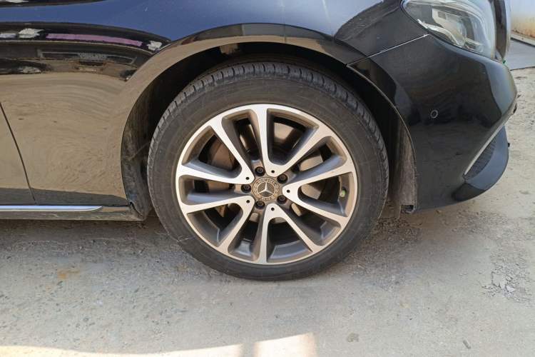 Used Mercedes-Benz E-Class 2016 E 300 L Stylish Model Right Front Wheel Hub