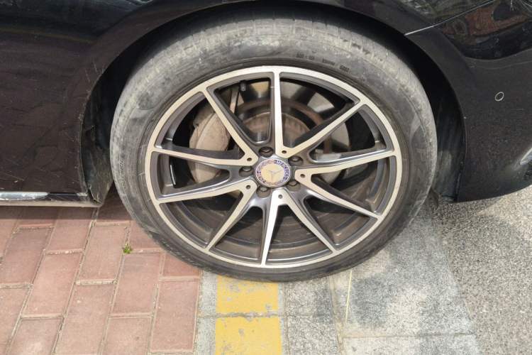 Used Mercedes-Benz E-Class 2016 E 300 L Luxury Model Right Front Wheel Hub