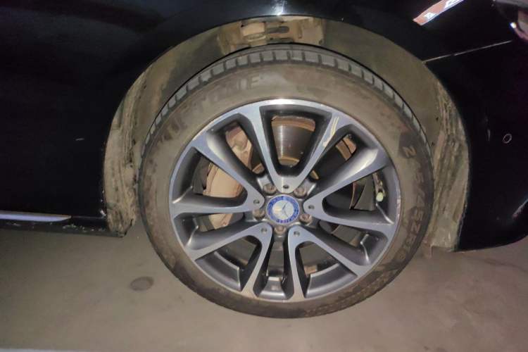 Used Mercedes-Benz E-Class 2016 E 300 L Stylish Model Right Front Wheel Hub