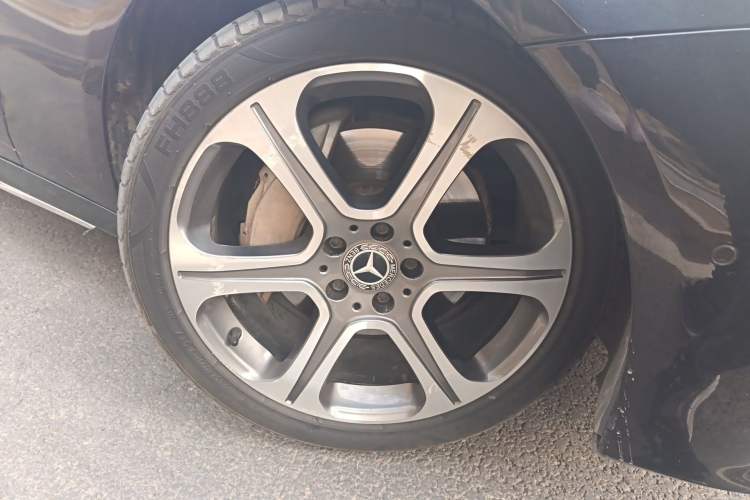 Used Mercedes-Benz E-Class 2016 E 300 L Sporty and Stylish Model Right Front Wheel Hub