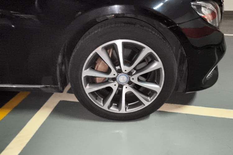 Used Mercedes-Benz E-Class 2016 E 300 L Stylish Model Right Front Wheel Hub