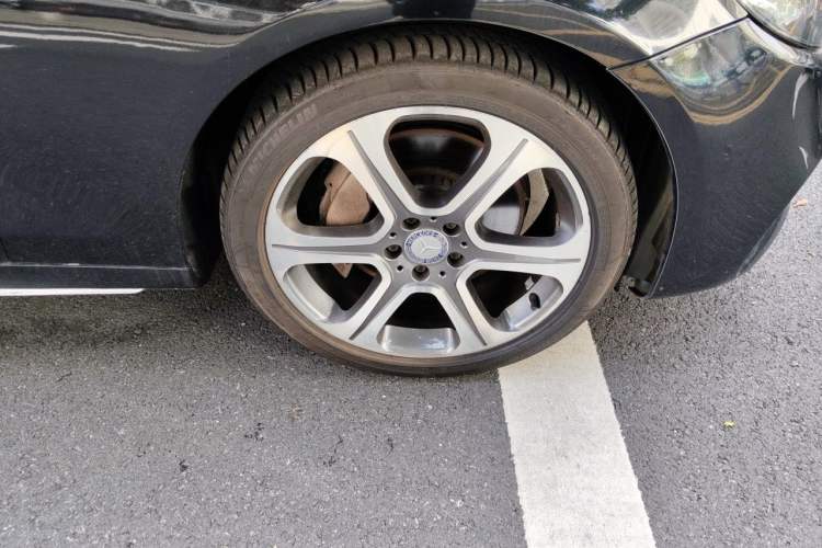 Used Mercedes-Benz E-Class 2016 E 300 L Sporty and Stylish Model Right Front Wheel Hub