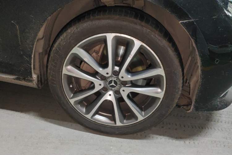 Used Mercedes-Benz E-Class 2016 E 300 L Stylish Model Right Front Wheel Hub