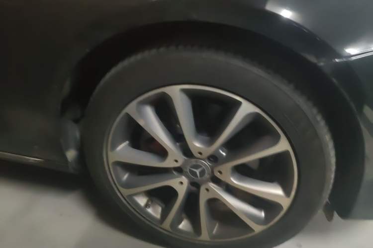 Used Mercedes-Benz E-Class 2016 E 200 L Right Front Wheel Hub