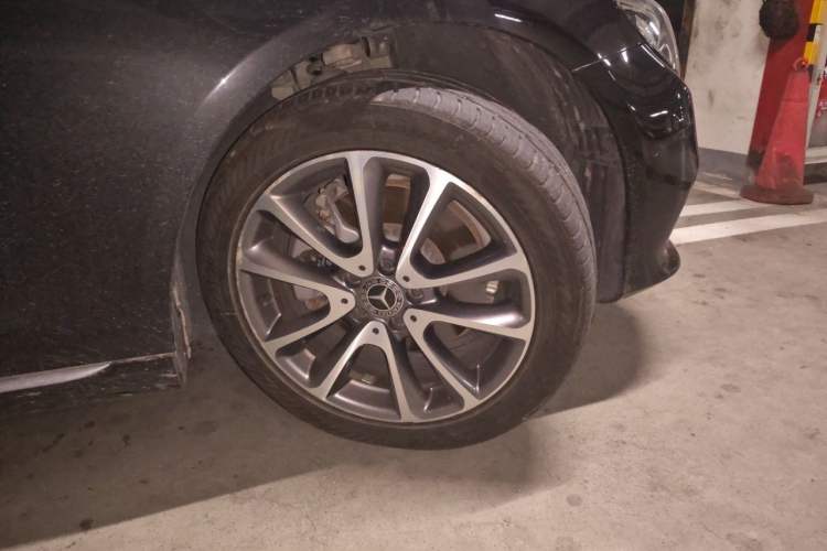 Used Mercedes-Benz E-Class 2016 E 200 L Right Front Wheel Hub
