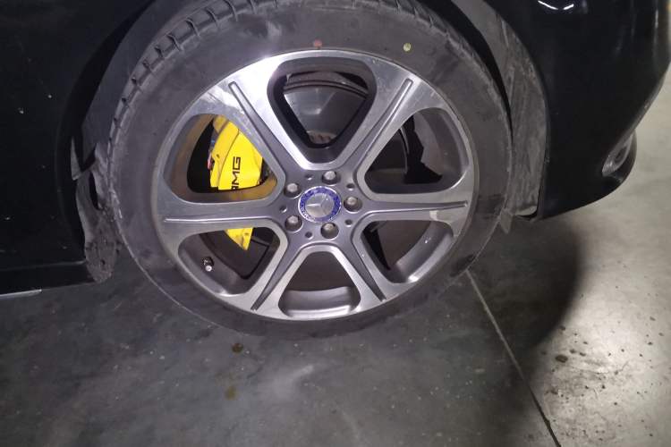 Used Mercedes-Benz E-Class 2016 E 300 L Sporty and Stylish Model Right Front Wheel Hub
