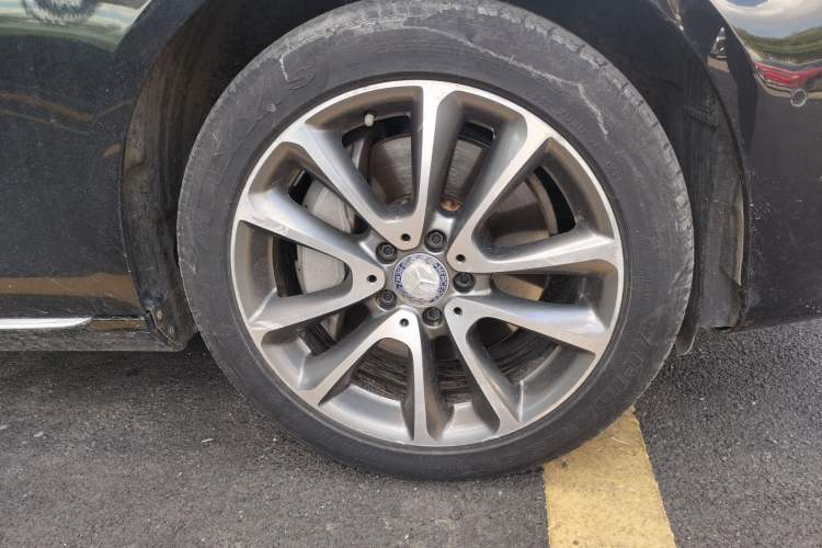 Used Mercedes-Benz E-Class 2016 E 300 L Stylish Model Right Front Wheel Hub