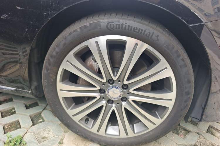 Used Mercedes-Benz E-Class 2016 E 300 L Luxury Model Right Front Wheel Hub