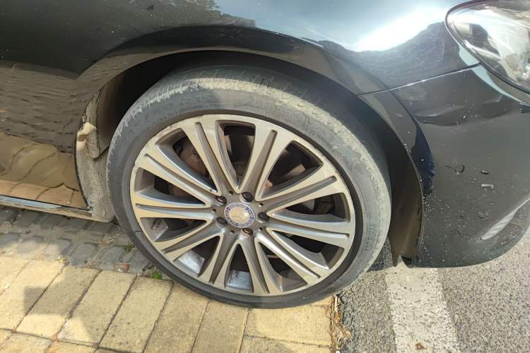 Used Mercedes-Benz E-Class 2016 E 300 L Luxury Model Right Front Wheel Hub