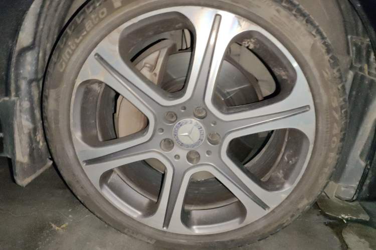 Used Mercedes-Benz E-Class 2016 E 300 L Stylish Model Right Front Wheel Hub