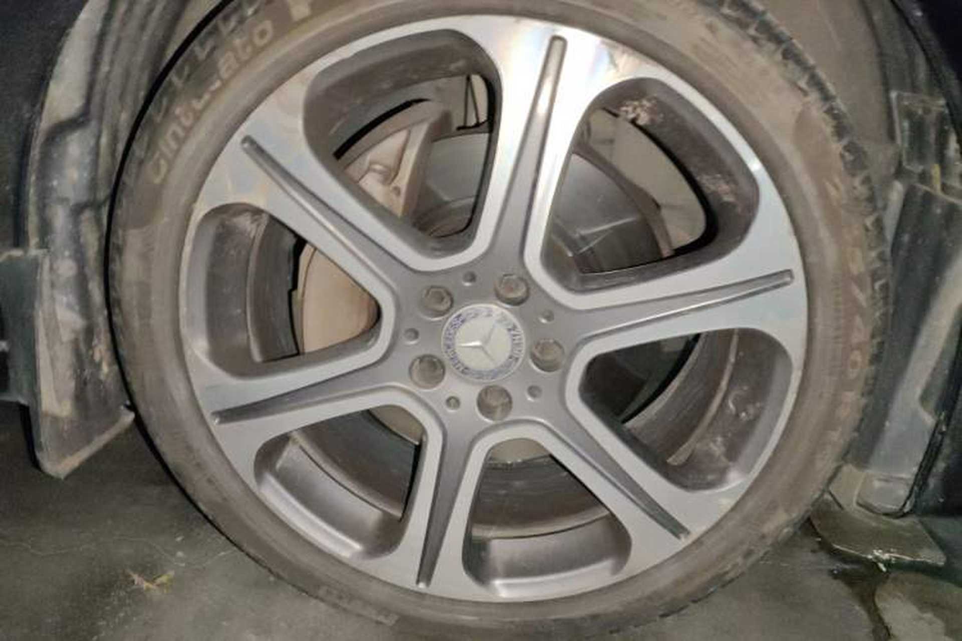Used Mercedes-Benz E-Class 2016 E 300 L Stylish Model Right Front Wheel Hub