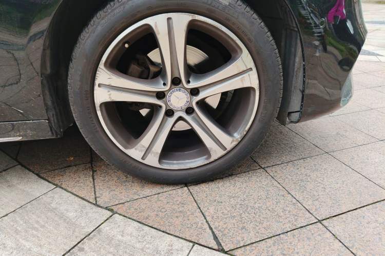 Used Mercedes-Benz E-Class 2016 E 200 L Sport Edition Right Front Wheel Hub