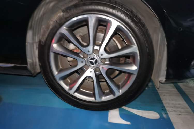Used Mercedes-Benz E-Class 2016 E 200 L Right Front Wheel Hub