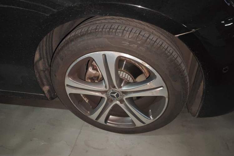 Used Mercedes-Benz E-Class 2016 E 200 L Sport Edition Right Front Wheel Hub